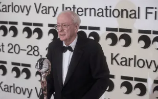 مايكل كين يعود للشاشة في سن 92 مع الجزء الثاني من Last Witch Hunter