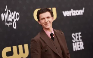 توم هولاند يكشف.. أستبدل بدلة سبايدرمان كل أسبوعين لهذا السبب