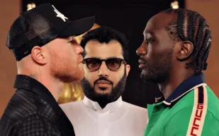  تركي آل الشيخ يشهد أولى لحظات نزال القرن بين  كانيلو وكروفورد (فيديو)