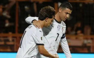 رونالدو وفيليكس يقودان البرتغال لفوز ساحق على أرمينيا بخماسية (فيديو) 