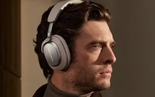 سماعات Bowers & Wilkins الجديدة تجمع بين الفخامة والتقنيات المتقدمة (فيديو)