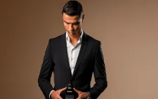 كريستيانو رونالدو يحتفل بمرور 10 أعوام على عطر ليغاسي بتصميم جديد 