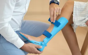 ثورة في جراحة العظام: لاصق بيولوجي يصلح الكسور خلال دقائق!