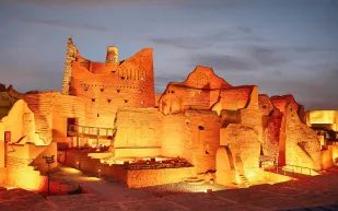 في حضرة التاريخ.. نحتفي بالمستقبل: "عزنا بطبعنا"  استكشف إرث المملكة في يومها الوطني