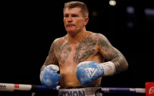 رحيل مفاجئ يصدم عشاق ريكي هاتون.. ماذا ترك خلفه؟