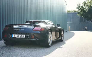 لكزس LFA وبورشه كاريرا GT.. أيقونات محركات V10 الأسطورية (فيديو)