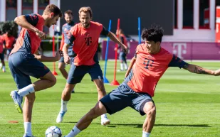 بايرن ميونخ يطرح قميصًا استثنائيًا للذكرى 125 على تأسيس النادي (فيديو)