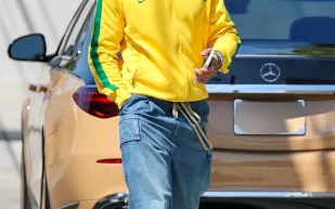 ظهور لويس هاميلتون مع عارضة أزياء يثير شائعات جديدة