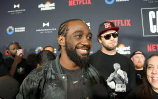 قبل النزال المرتقب.. بث مباشر لتدريبات كانيلو وكروفورد في موسم الرياض