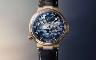 ساعة Hora Mundi 5555.. عندما تتحول الأرض إلى لوحة مضيئة على معصمك