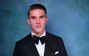 جيوكيريس يطيح بهالاند ومبابي من عرش جائزة مولر 2025