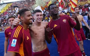 روما يحسم ديربي العاصمة.. وطرد ثنائي لاتسيو المغربي يشعل اللقاء (فيديو)