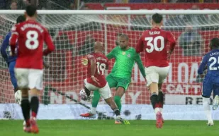 مانشستر يونايتد يهزم تشيلسي في مباراة مثيرة شهدت طردين (فيديو)