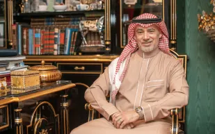 المصرفي السعودي مدحت الزاير:  أبحث عن الأثر قبل الألقاب.. وعن الثقة قبل الأرباح