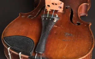 مزاد يعرض كمان أينشتاين لأول مرة.. تعرف على السعر المتوقع