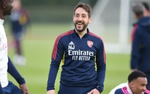 المنتخب السعودي يستعين بمدرب الركلات الثابتة لتعزيز فرص المونديال