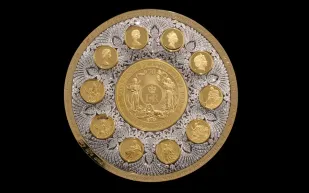 عملة كراون الذهبية المرصعة بالألماس في المزاد.. هل تصبح أغلى عملة في التاريخ؟ 