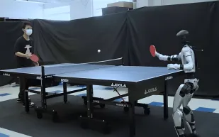 روبوت Unitree G1 يذهل العالم بمهاراته في تنس الطاولة! (فيديو)
