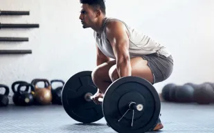 سر من أسرار الرياضة: لماذا يعتبر الخبراء التمرين المائل أفضل لبناء صدر قوي؟