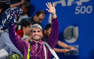 كارلوس ألكاراز يتأهل إلى نصف نهائي بطولة اليابان المفتوحة (فيديو)