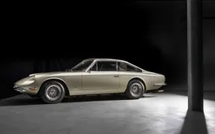 فيراري الأسطورية "كوين ماري" تعود للأضواء في مزاد عالمي بسويسرا