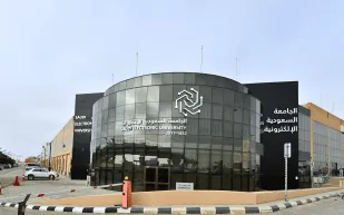 الجامعة السعودية الإلكترونية تستقبل طلابها وتعلن عن برامج دبلوم عالي