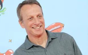 توني هوك يطرح "مجموعة 900" النادرة في مزاد لدعم حدائق التزلج