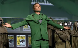 شاهد.. الكشف عن النظرة الأولى على روبرت داوني جونيور في دور دكتور دوم