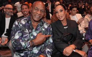 مايك تايسون ونجوم هوليوود يسرقون الأضواء من نزال كانيلو ضد كروفورد (فيديو)