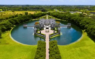 ميامي تستضيف قصرًا عائمًا يجمع بين السرية والفخامة