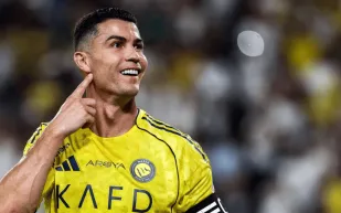 كريستيانو رونالدو يخطف الأضواء بلقطة طريفة أمام الرياض في دوري روشن (فيديو)