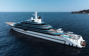 تعرف على يخت كاوس.. محطة طاقة عائمة بقيمة 300 مليون دولار