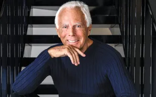 خيط الأناقة الخالدة.. كيف صاغ جورجيو أرماني ذوق الرجل العصري؟