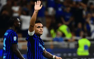 حوار يثير أزمة بين إنتر ميلان وفرانس فوتبول: هل حُرّفت تصريحات لوتارو مارتينيز؟