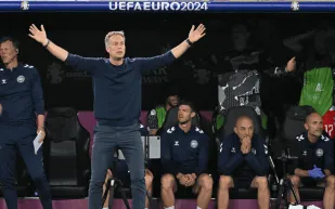 بعد إقالة تن هاغ.. باير ليفركوزن يختار هيولماند لرسم ملامح فريقه حتى 2027