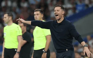 تشابي ألونسو يحصد جائزة مدرب الشهر في الليغا بعد انطلاقة مثالية مع ريال مدريد