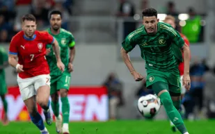 في اللحظات الأخيرة.. الحمدان يمنح السعودية تعادلًا مثيرًا أمام التشيك (فيديو)