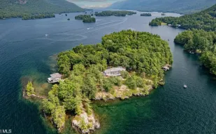 بعد 6 عقود.. جزيرة "14 ميل" التاريخية تطرح للبيع لأول مرة (كم الثمن؟)