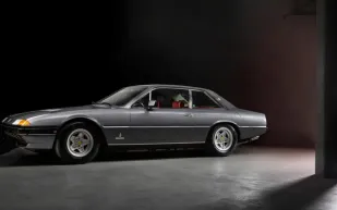 سيارة Ferrari 400i كلاسيكية بمواصفات نادرة في مزاد عالمي