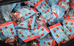 حلوى بالشوكولاتة تخفي خطرًا غير متوقع.. والشركة تسحبها من الأسواق