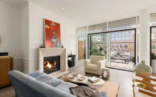 سابرينا كاربنتر تقتني منزلاً فاخراً في نيويورك بـ9.95 مليون دولار