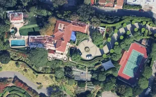 قصر ريكي مارتن السابق في بيفرلي هيلز يخسر 25 مليون دولار من قيمته