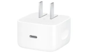 ليس مجرد شاحن.. Apple تكشف عن أول شاحن من نوعه لهواتف iPhone