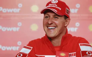 زي مايكل شوماخر في جائزة المجر الكبرى يُباع في مزاد بأكثر من 100 ألف دولار