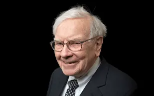 القيمة في الوقت لا الرفاهية.. قصة فلسفة وارن بافيت مع السيارات