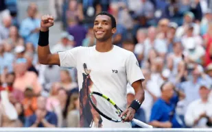 أوجيه ألياسيم يعود بقوة إلى نصف نهائي أمريكا المفتوحة (فيديو)