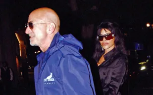 جيف بيزوس ولورين سانشيز يتألقان في حفل عيد ميلاد  سيدني سويني (صور)