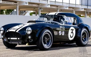 سيارة AC Cobra 1966 تبحث عن مالك جديد في مزاد بونهامز