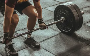 كيفية تجنب الأخطاء الشائعة في تمرين الضغط لبناء قوة أكبر