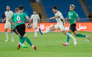 الاتحاد يخطف فوزًا قاتلًا على النجمة ويعتلي صدارة الدوري (صور)